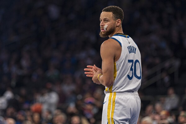 Steph curry 3 cheap points made 218